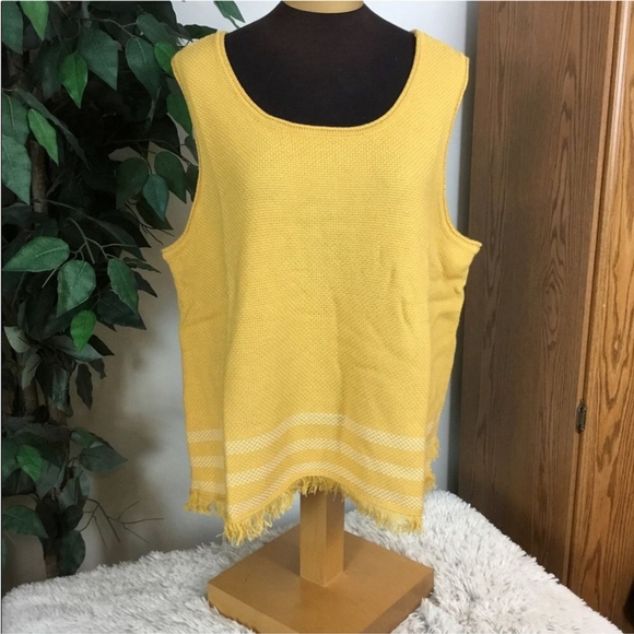 Apt. 9 Tops - Apt 9 scoopneck tank top with fringe accents Woman’s size XXL gold & white